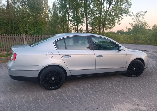Volkswagen Passat cena 18500 przebieg: 301700, rok produkcji 2009 z Brzostek małe 92